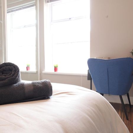 2-Bedroom, Free Parking, High Speed Wi-Fi, Swinton Манчестер Екстер'єр фото