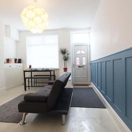 2-Bedroom, Free Parking, High Speed Wi-Fi, Swinton Манчестер Екстер'єр фото
