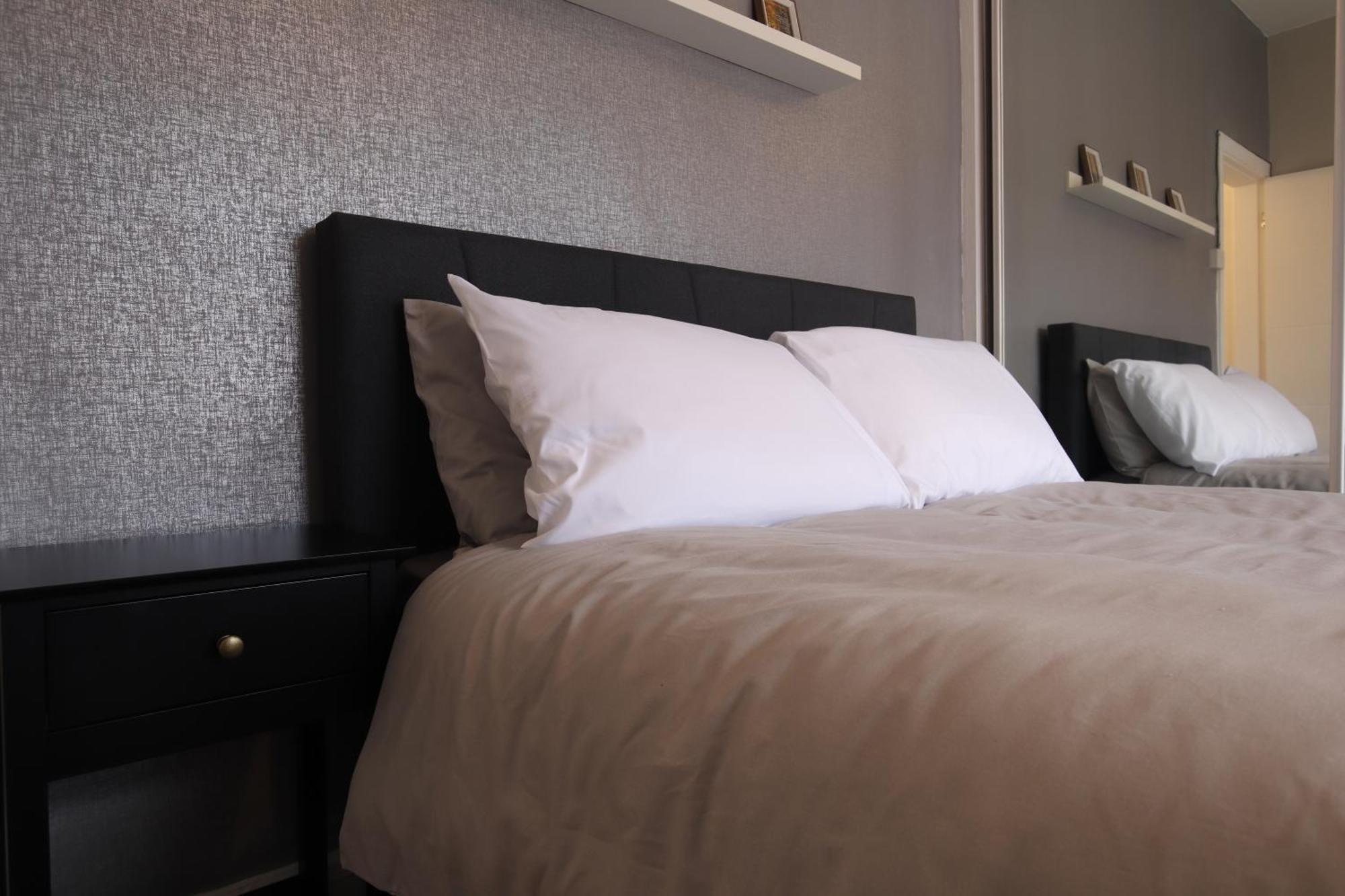 2-Bedroom, Free Parking, High Speed Wi-Fi, Swinton Манчестер Екстер'єр фото